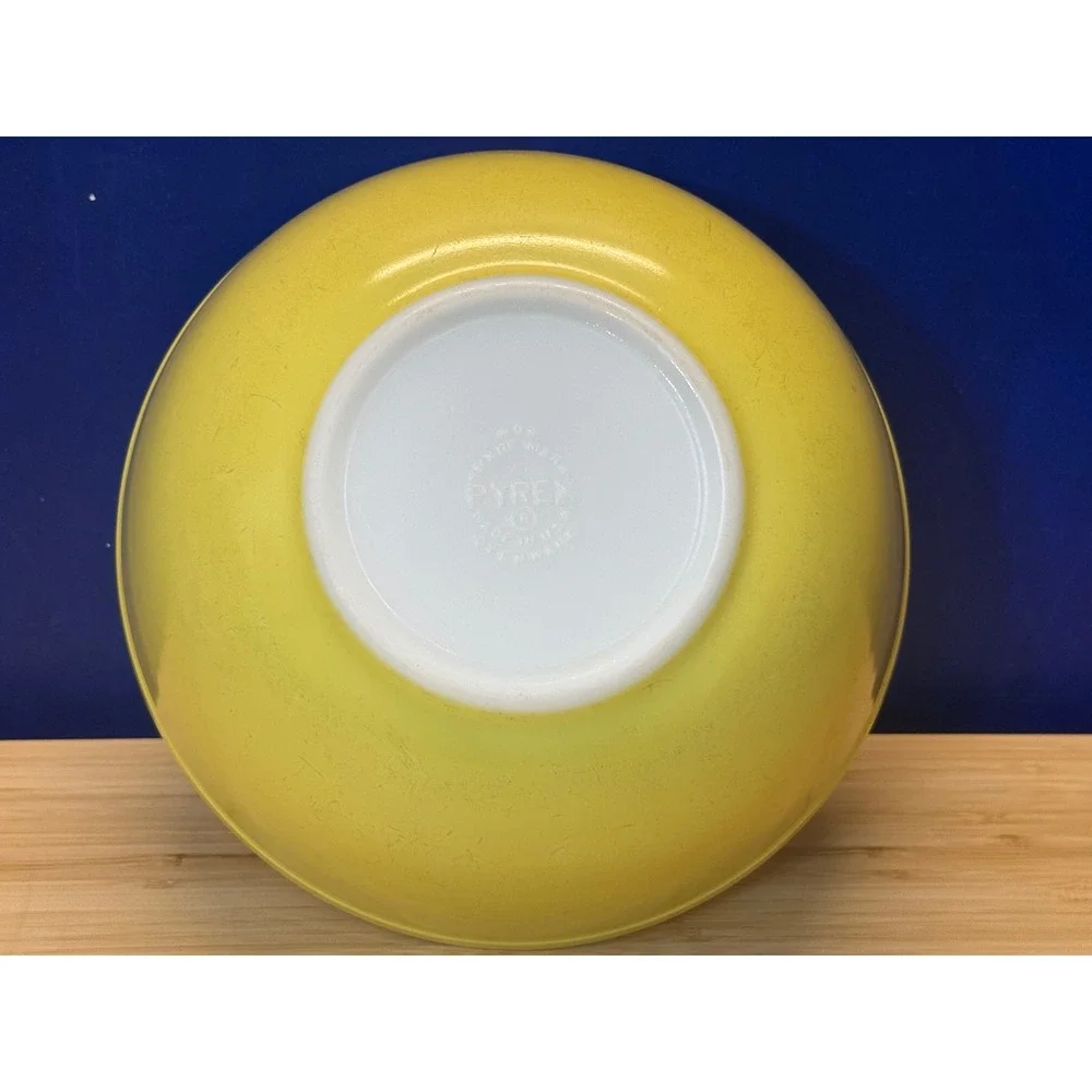 Vintage Pyrex 404 Yellow Mixing Bowl 4 Quart Primary Colors Opal Glass USA Made